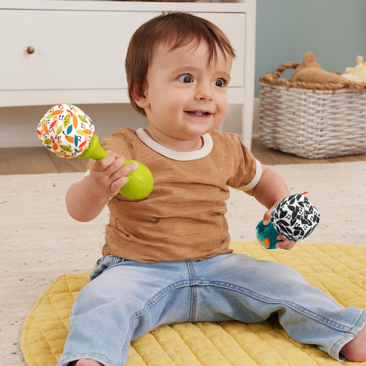 Fisher-Price Newborn Rattle 'n Rock Maracas – Soft Musical Toys for 3+ Months
