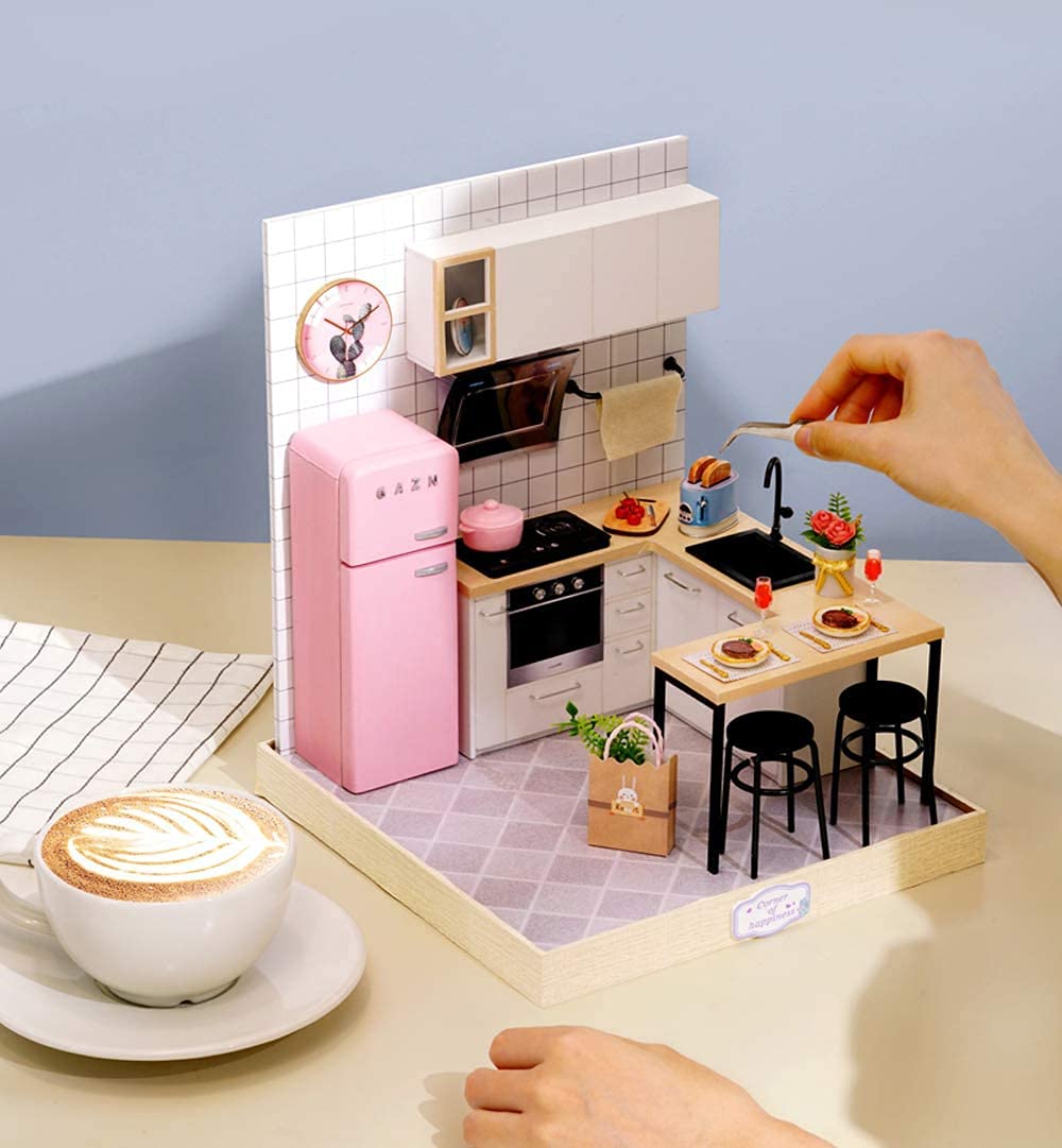 Flever Dollhouse Miniature DIY Kit with Furniture – Creative Room (Taste of Life)