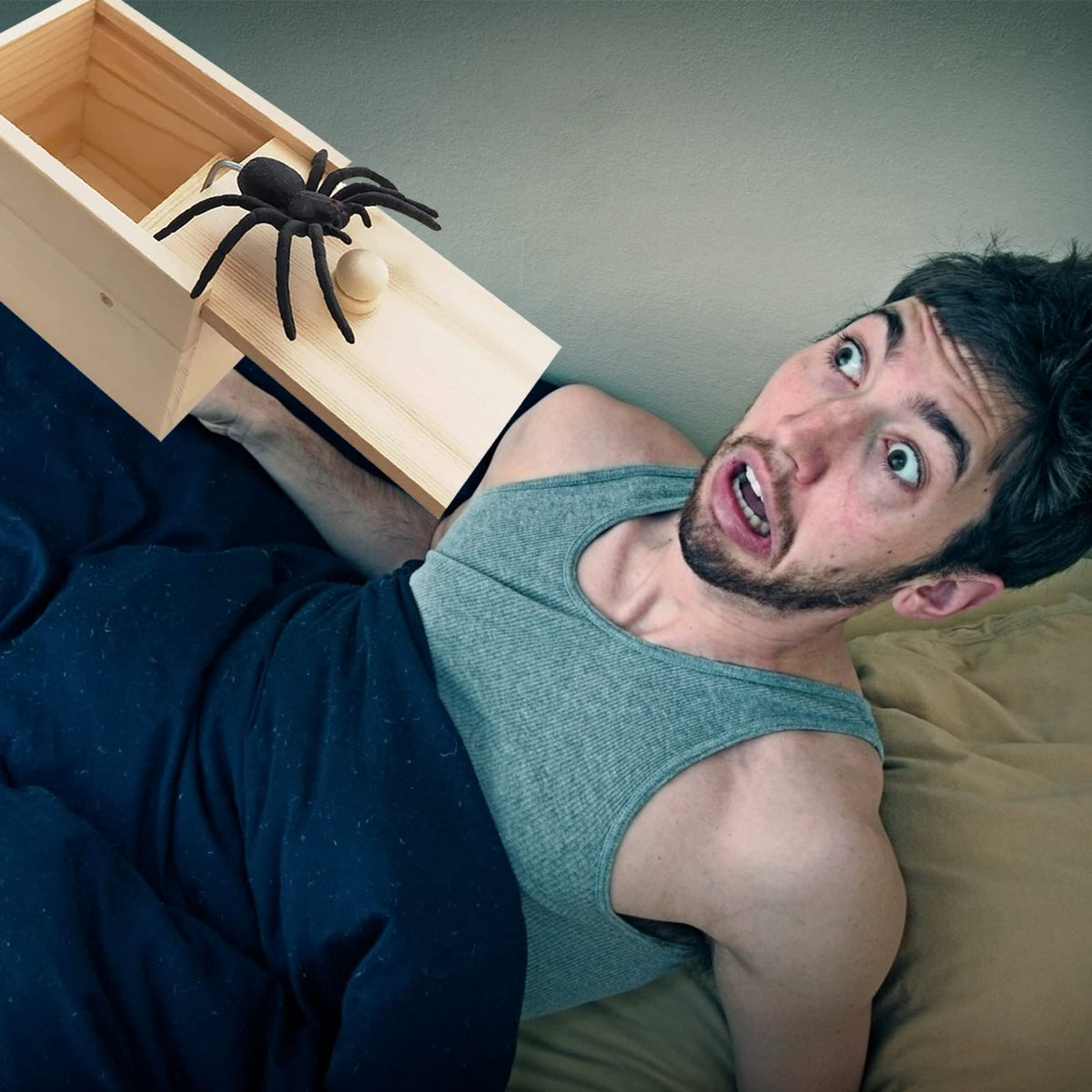 Fudragtn Fake Spider in a Box Prank Gift – Handmade Wooden Pop-Out Surprise for Halloween