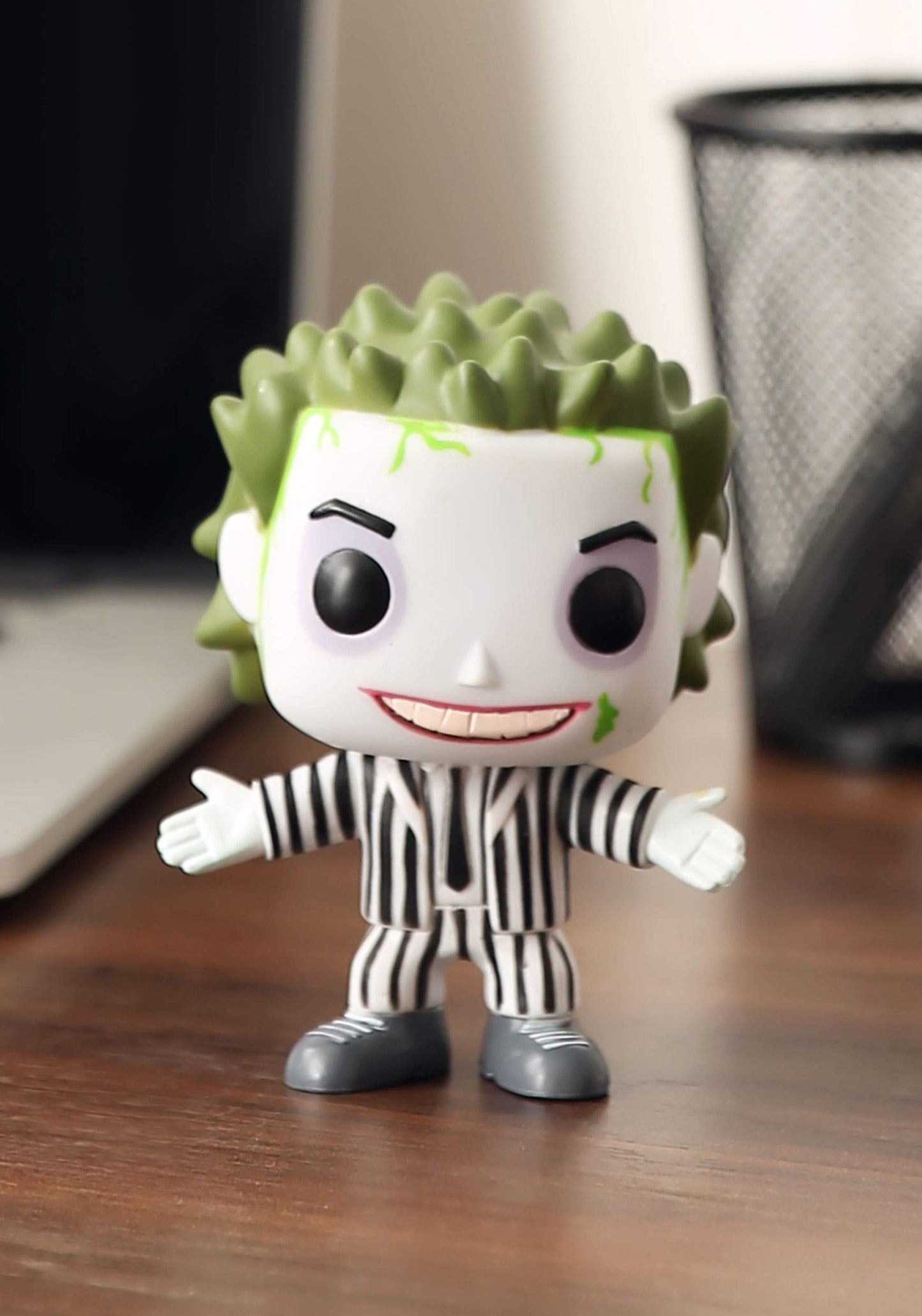 Funko Beetlejuice Pop Movies Vinyl Figure – 3.75-Inch, Rotating Head, Window Box Display