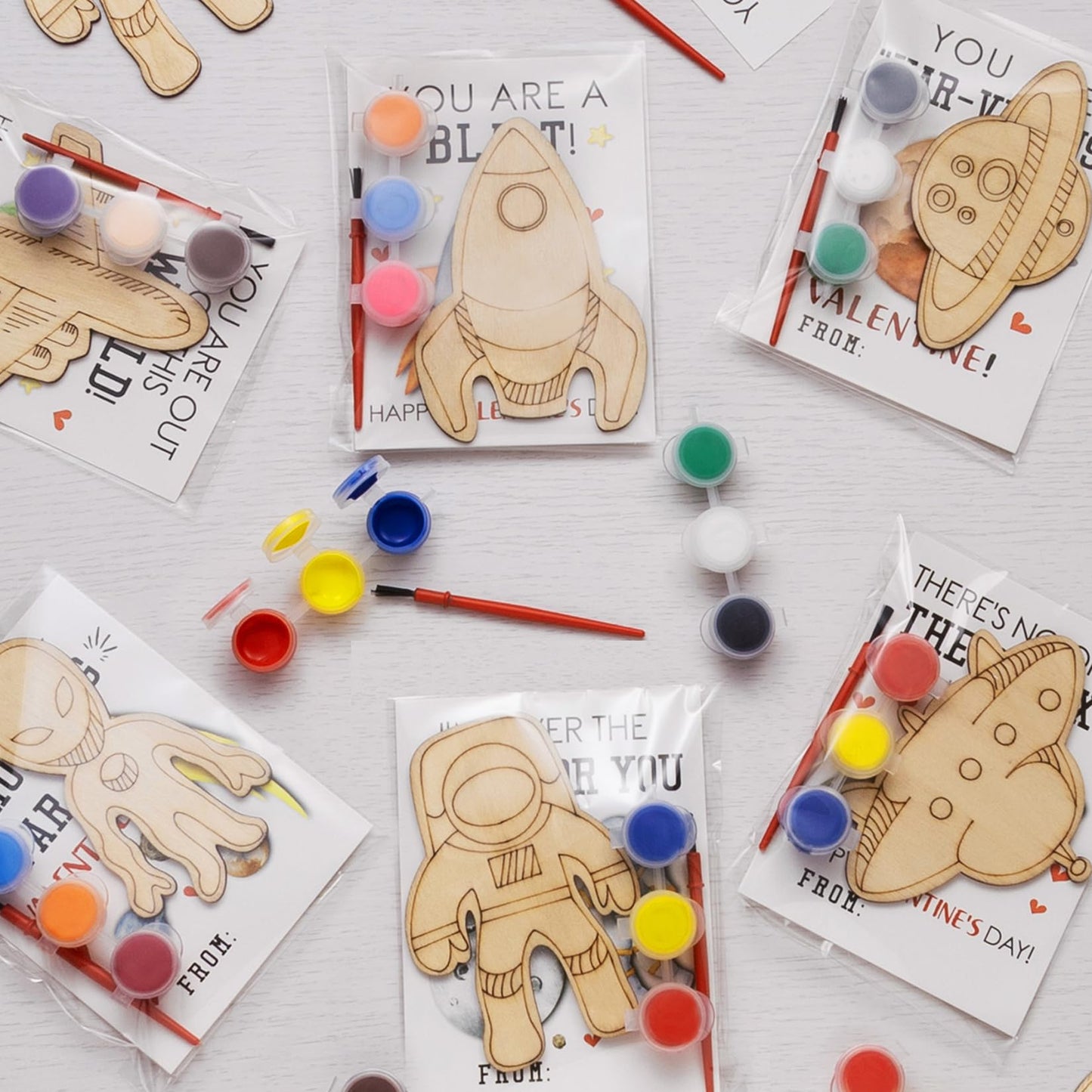 GEECOZYLIFE 28-Pack Space Astronaut Valentines Craft Kit for Kids – Non-Candy Classroom Gifts