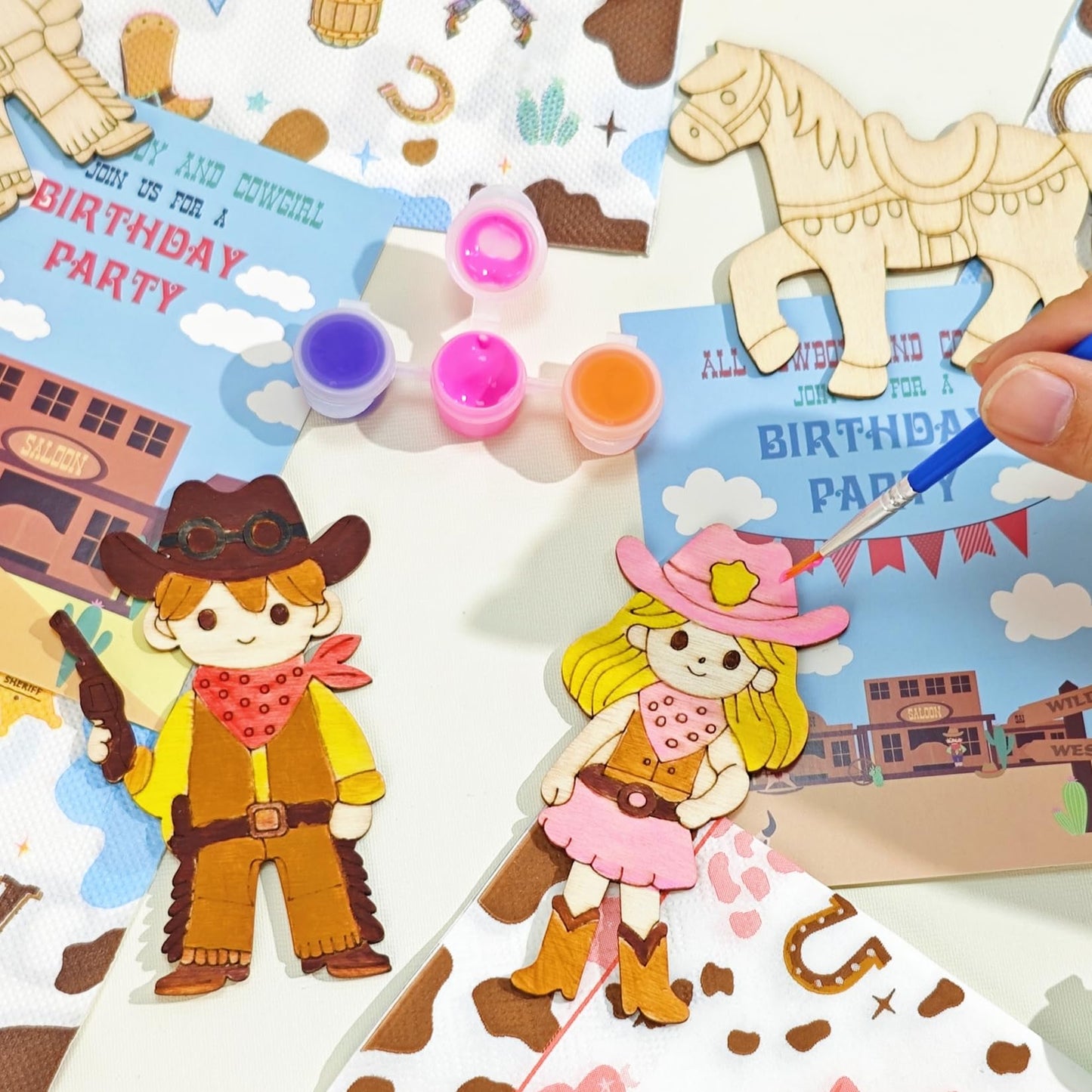 GEECOZYLIFE Western Cowboy & Cowgirl Party Favors - 12-Piece Wild West Craft Kit