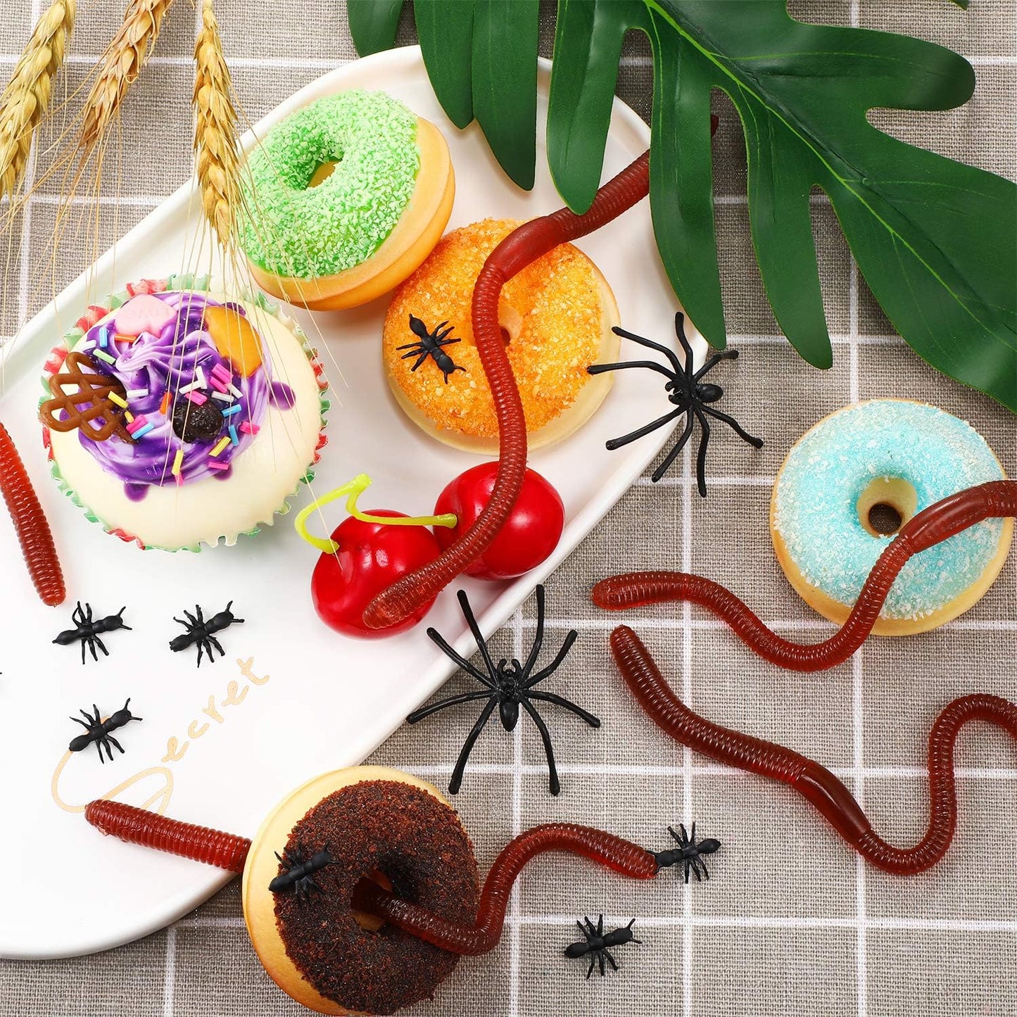 Gejoy 16 Pieces Fake Worms – Realistic Plastic Earthworms for Halloween, Pranks & Education