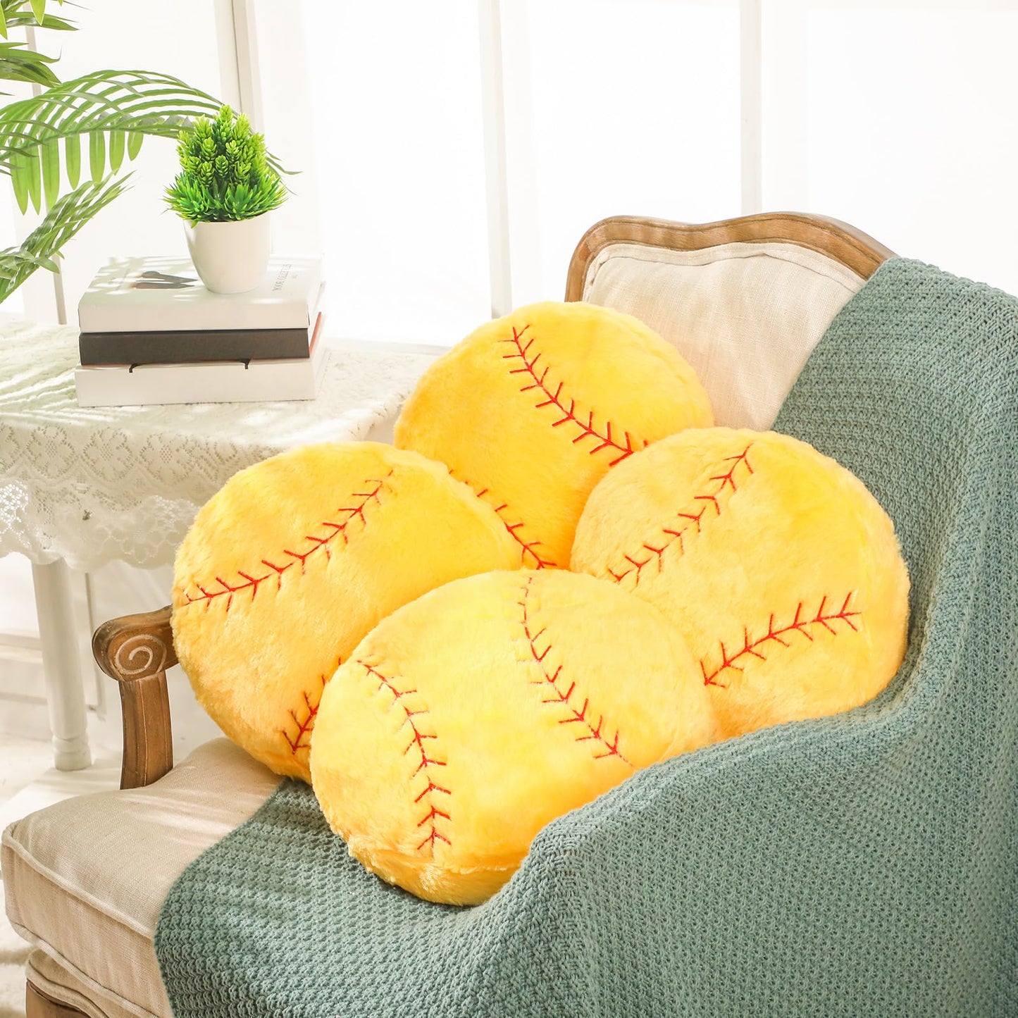 Gerrii 4-Piece Sports Throw Pillows Set – Plush Basketball-Shaped Cushions for Bedroom Decor