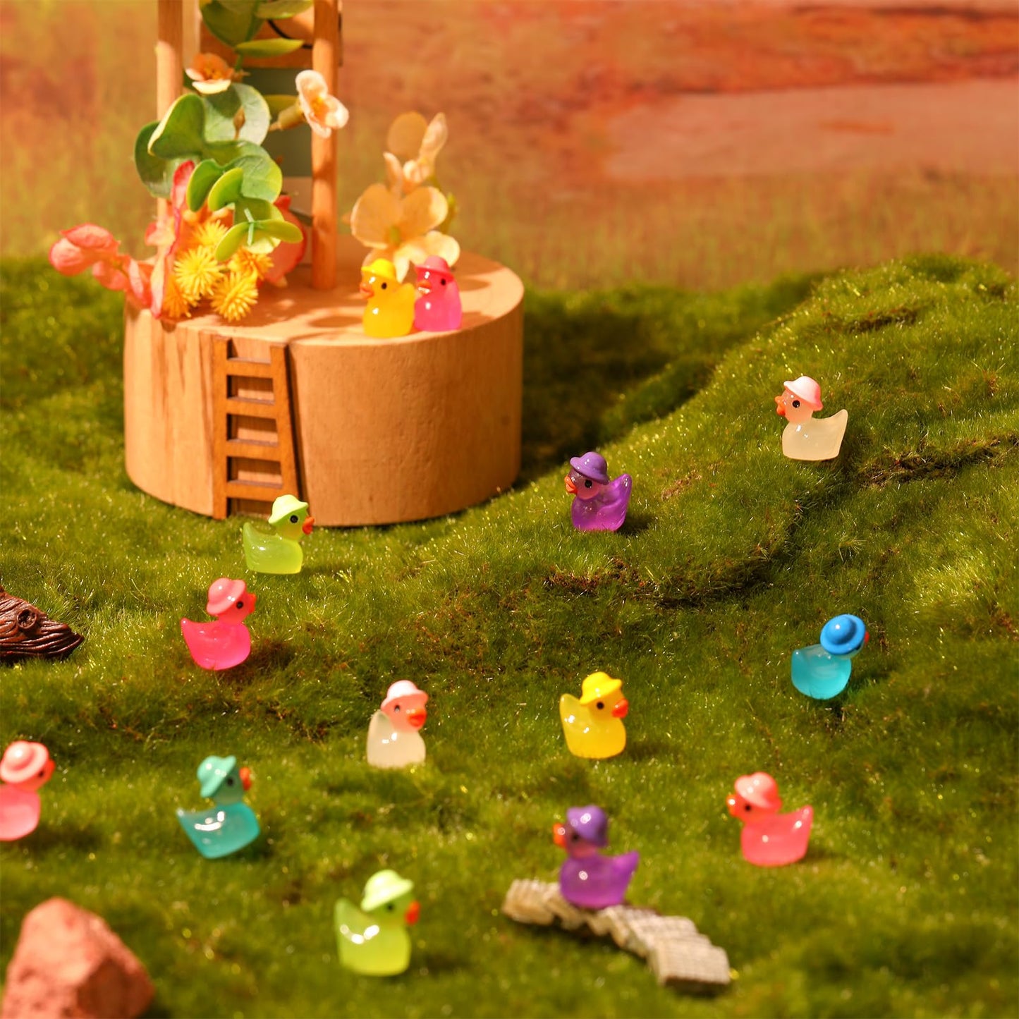 GGSTDDUP 80 Pack Luminous Mini Resin Ducks – Glow-in-the-Dark Tiny Ducks for DIY Crafts, Cakes & Micro Landscapes (8 Colors)
