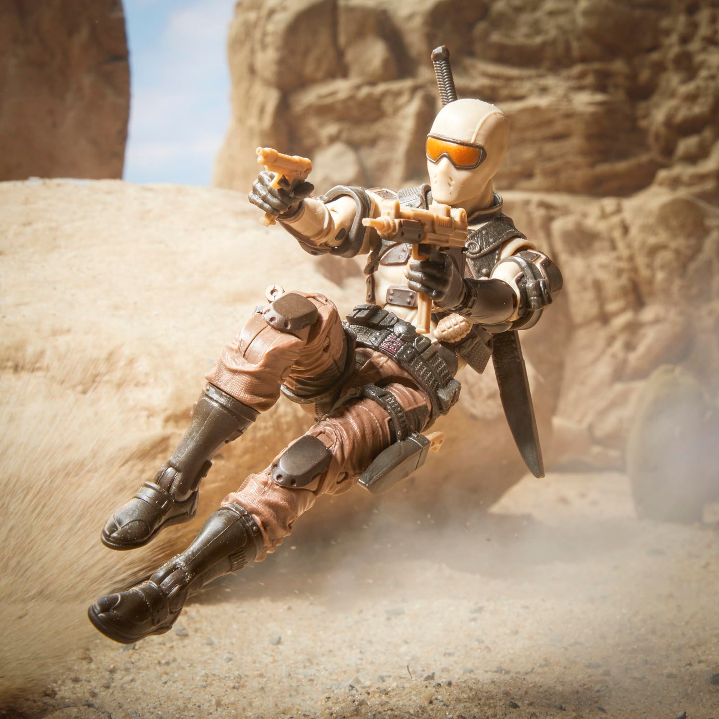 G.I. Joe Classified Desert Commando Snake Eyes – 6-Inch Action Figure with 9 Accessories