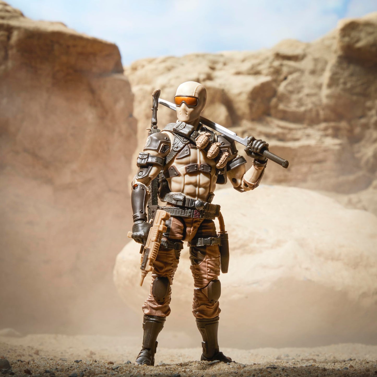G.I. Joe Classified Desert Commando Snake Eyes – 6-Inch Action Figure with 9 Accessories