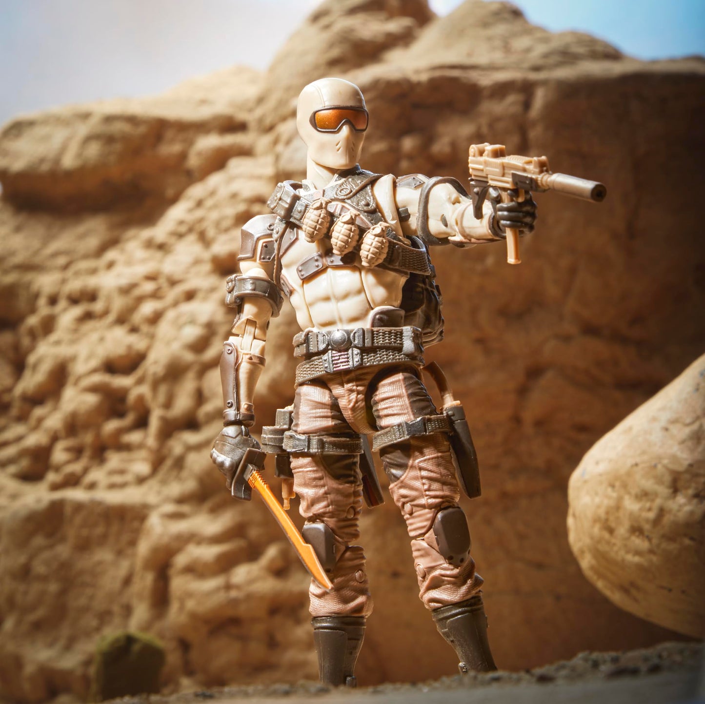G.I. Joe Classified Desert Commando Snake Eyes – 6-Inch Action Figure with 9 Accessories