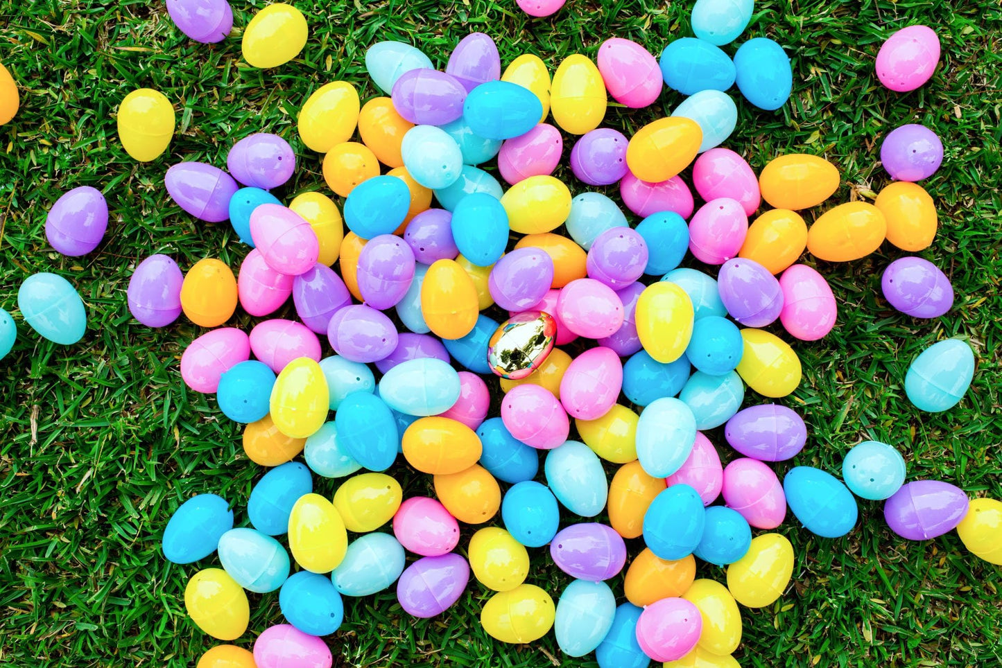 GiftExpress Pastel Color Easter Eggs – 50-Pack Hinged Plastic Eggs for Easter Baskets & Egg Hunts