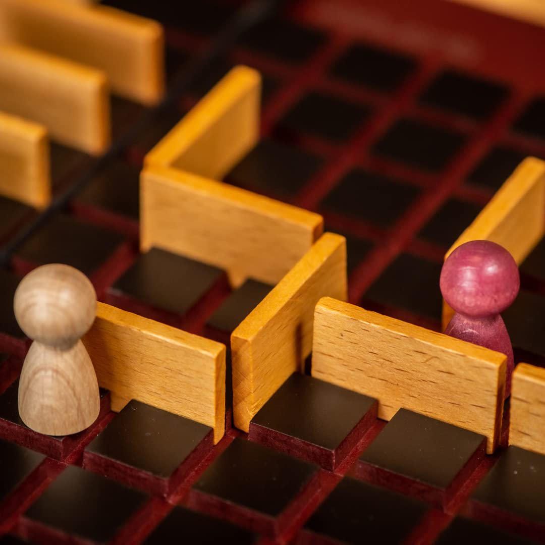 GIGAMIC Quoridor – Mensa Select Winner, Over 1 Million Sold | Wooden Strategy Game for 2-4 Players | 1 Min to Learn