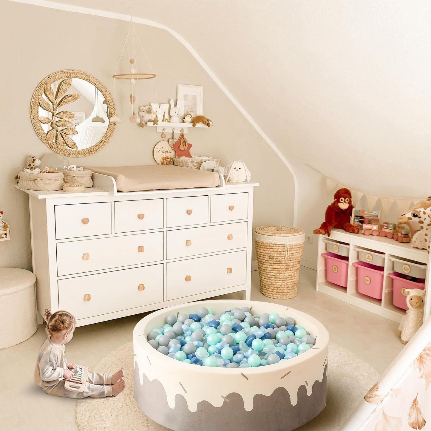 GOGOSO Ball Pit Balls - 100pcs Star & Heart Shaped Pastel Balls (Cream & Pearl Blue)