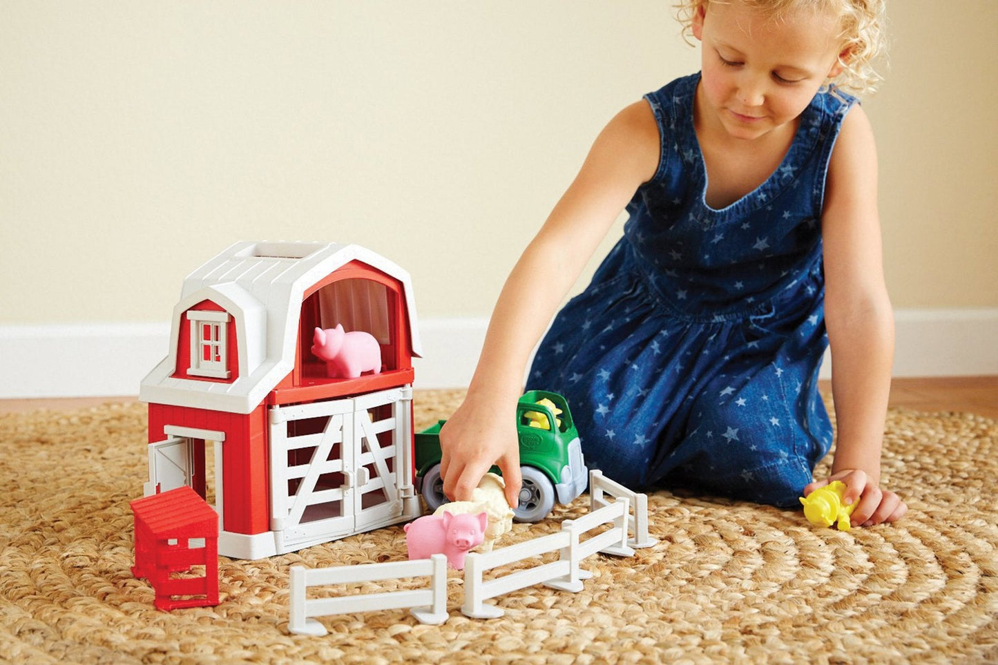 Green Toys Farm Playset - 13-Piece Pretend Play Set | Made in USA, Recycled Plastic