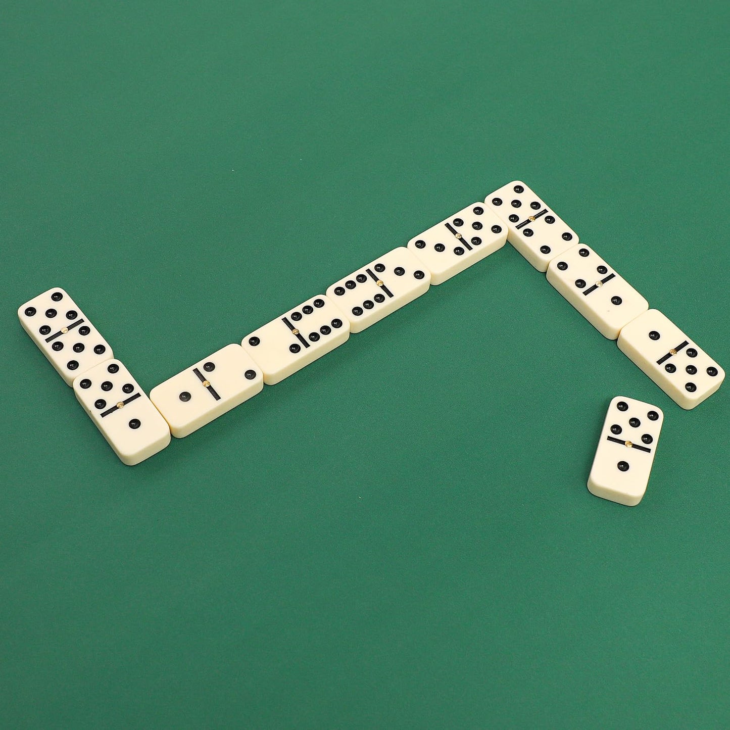 GUSTARIA Mahjong Mat with 3 Dice – Anti-Slip Noise-Reducing Table Cover, Green, 31.5 in