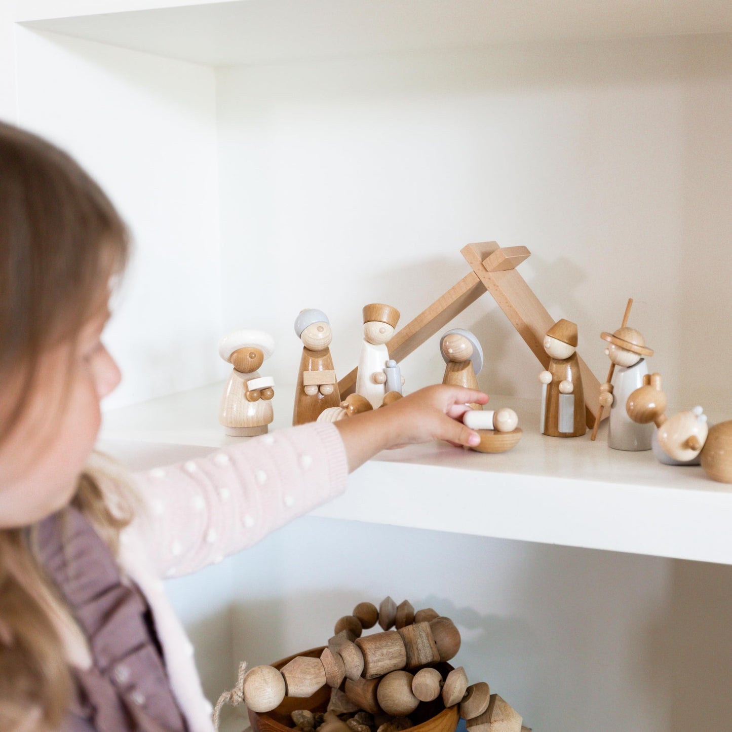 HABA Wooden Nativity Set – Family Keepsake Manger Scene, 13 Beechwood Figures, Made in Germany