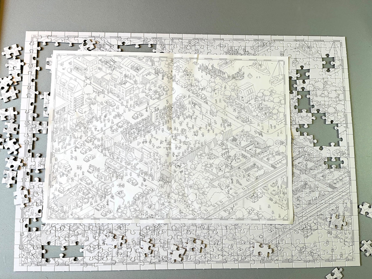Hachette Boardgames MicroMacro Jigsaw: The Home Game – 500-Piece Family Mystery Puzzle