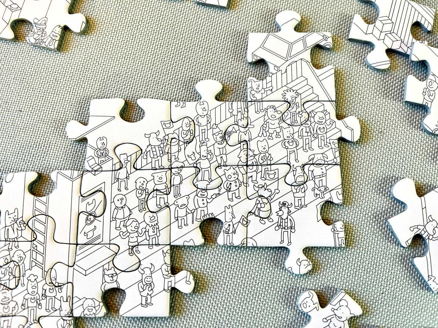 Hachette Boardgames MicroMacro Jigsaw: The Home Game – 500-Piece Family Mystery Puzzle