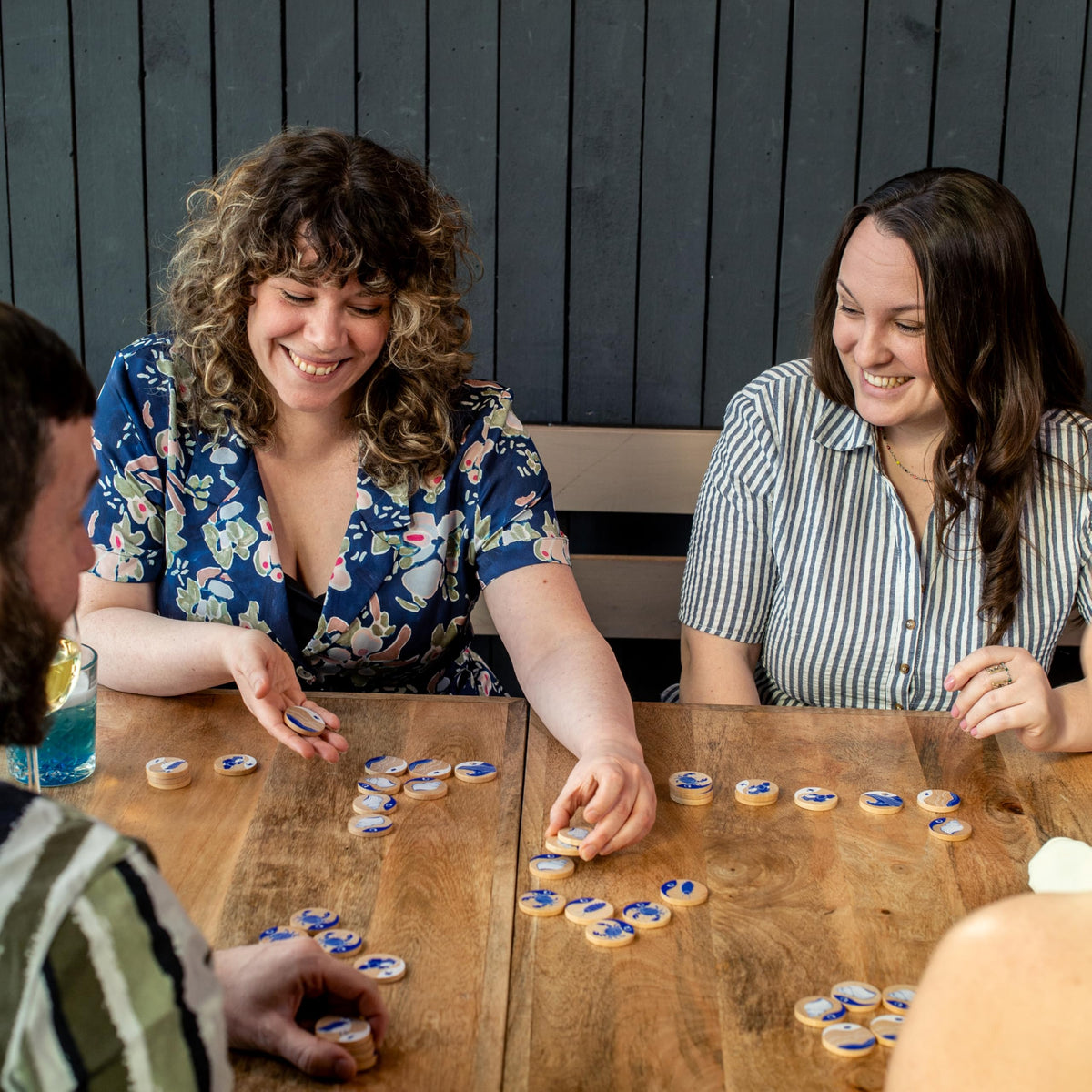 Hachette Boardgames Seaside – Ocean-Themed Travel Family Game for 1-5 Players | Water Resistant | 20 Minutes