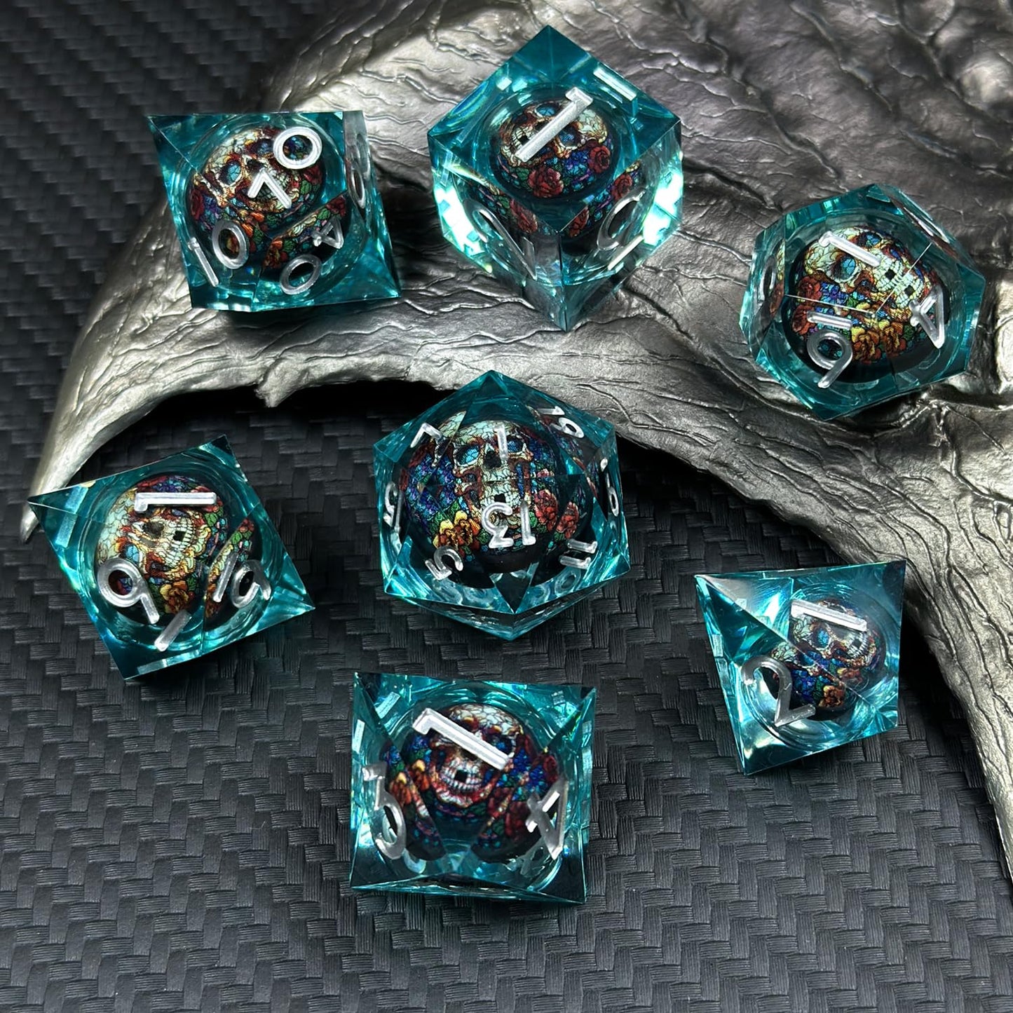 HAOMEJA Skull D&D Dice Set – 7 Resin Dice, Sharp Edges