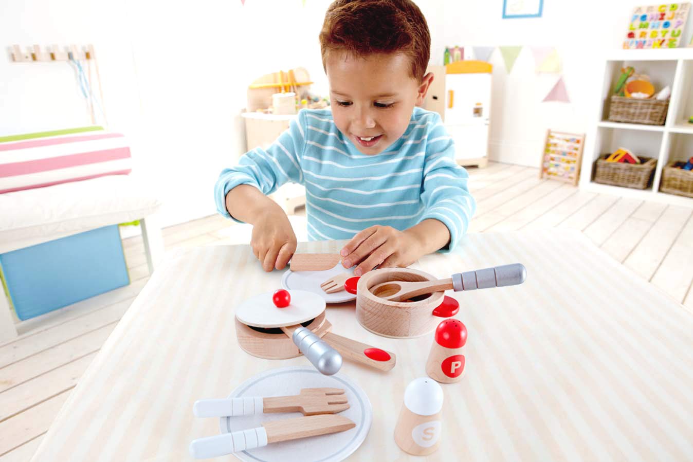 Hape Cook & Serve Set – 13-Piece Wooden Pretend Play Cooking Set
