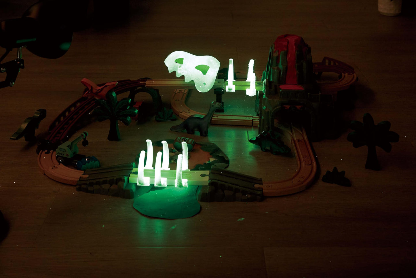 Hape Dinosaur Railway Adventure Set – Glow-in-the-Dark Dino Train Playset