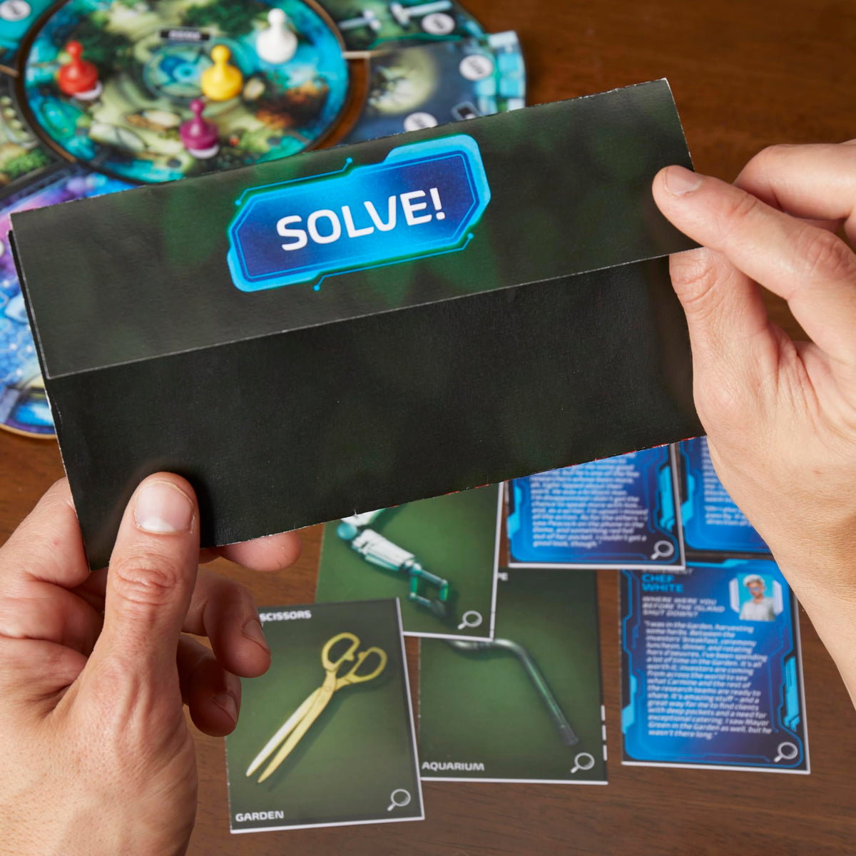 Clue Escape: The World’s Fair – Board Game | Escape Room Mystery for 1-6 Players