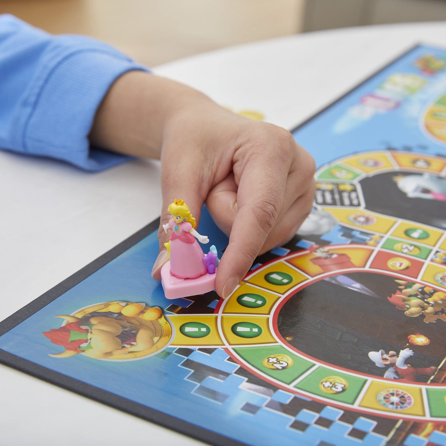 Hasbro Gaming The Game of Life: Super Mario Edition – Family Board Game for Ages 8+ (2-4 Players)