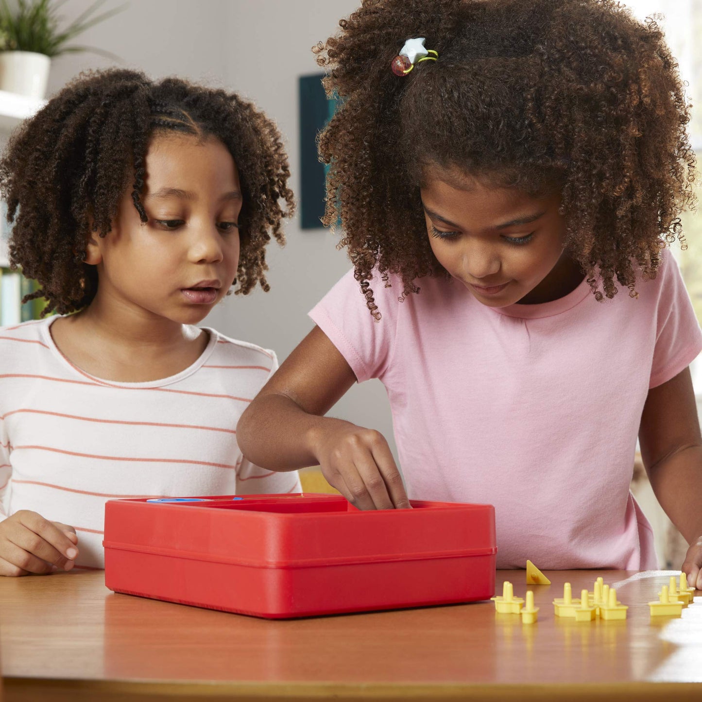 Hasbro Gaming Perfection Game for Preschoolers & Kids 5+ — Shape-Popping & Timed Challenge