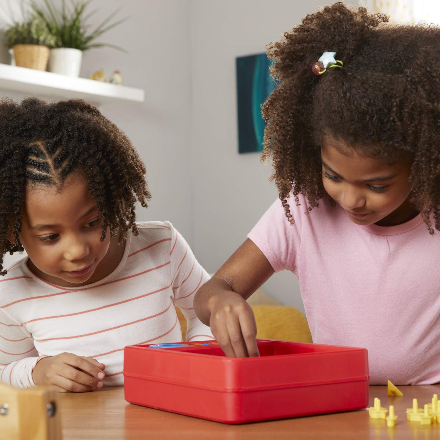 Hasbro Gaming Perfection Game for Preschoolers & Kids 5+ — Shape-Popping & Timed Challenge