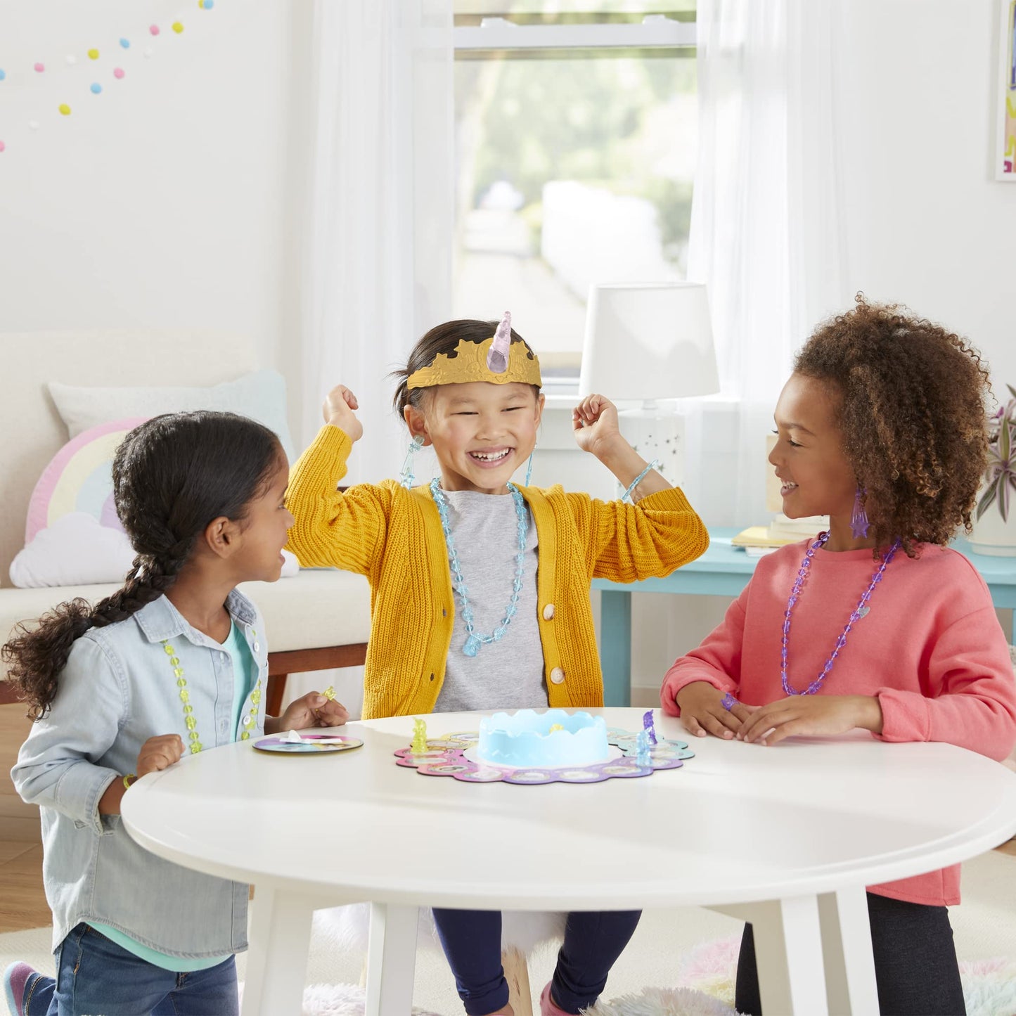 Hasbro Gaming Pretty Princess Unicorn Edition Board Game – 20+ Glitter Jewelry Pieces, Amazon Exclusive