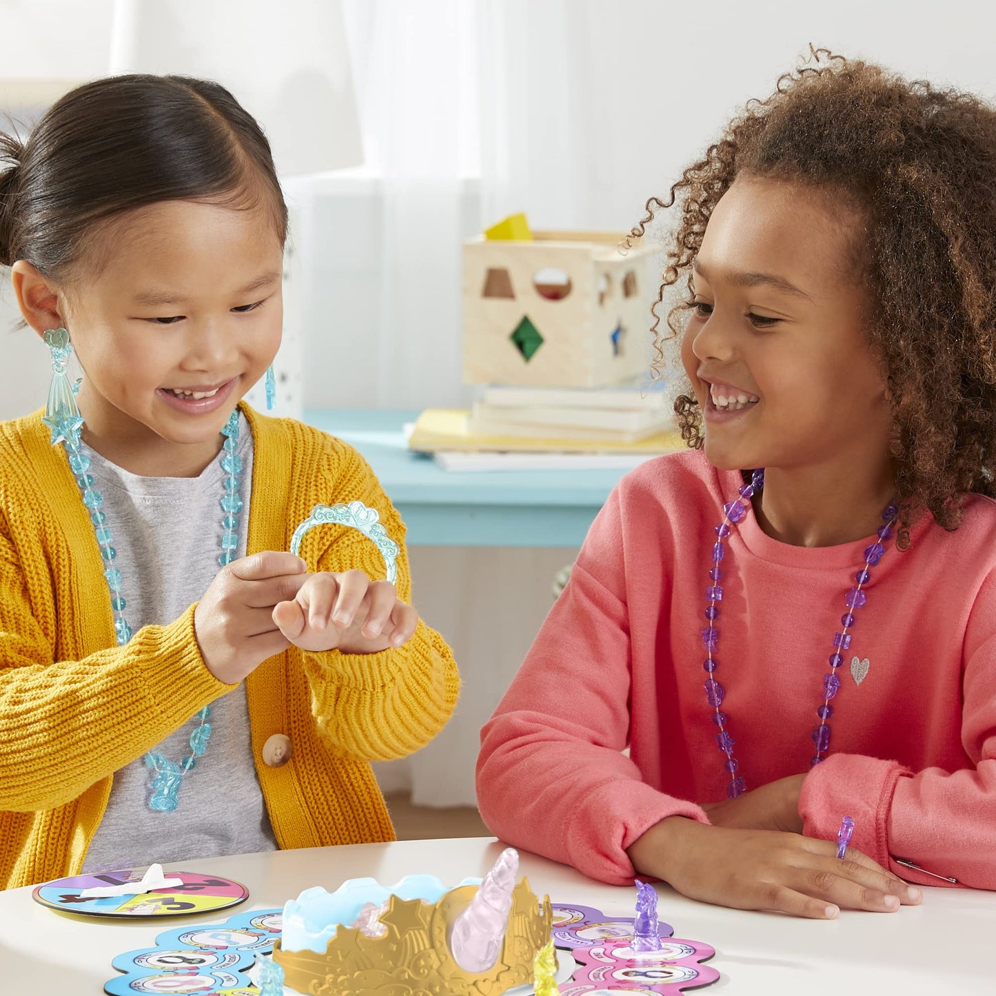 Hasbro Gaming Pretty Princess Unicorn Edition Board Game – 20+ Glitter Jewelry Pieces, Amazon Exclusive