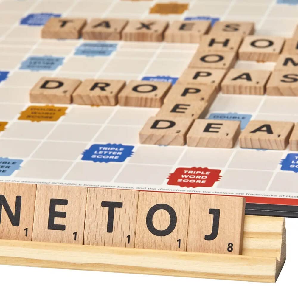 Hasbro Gaming Scrabble Board Game – Classic Word Game for 2-4 Players