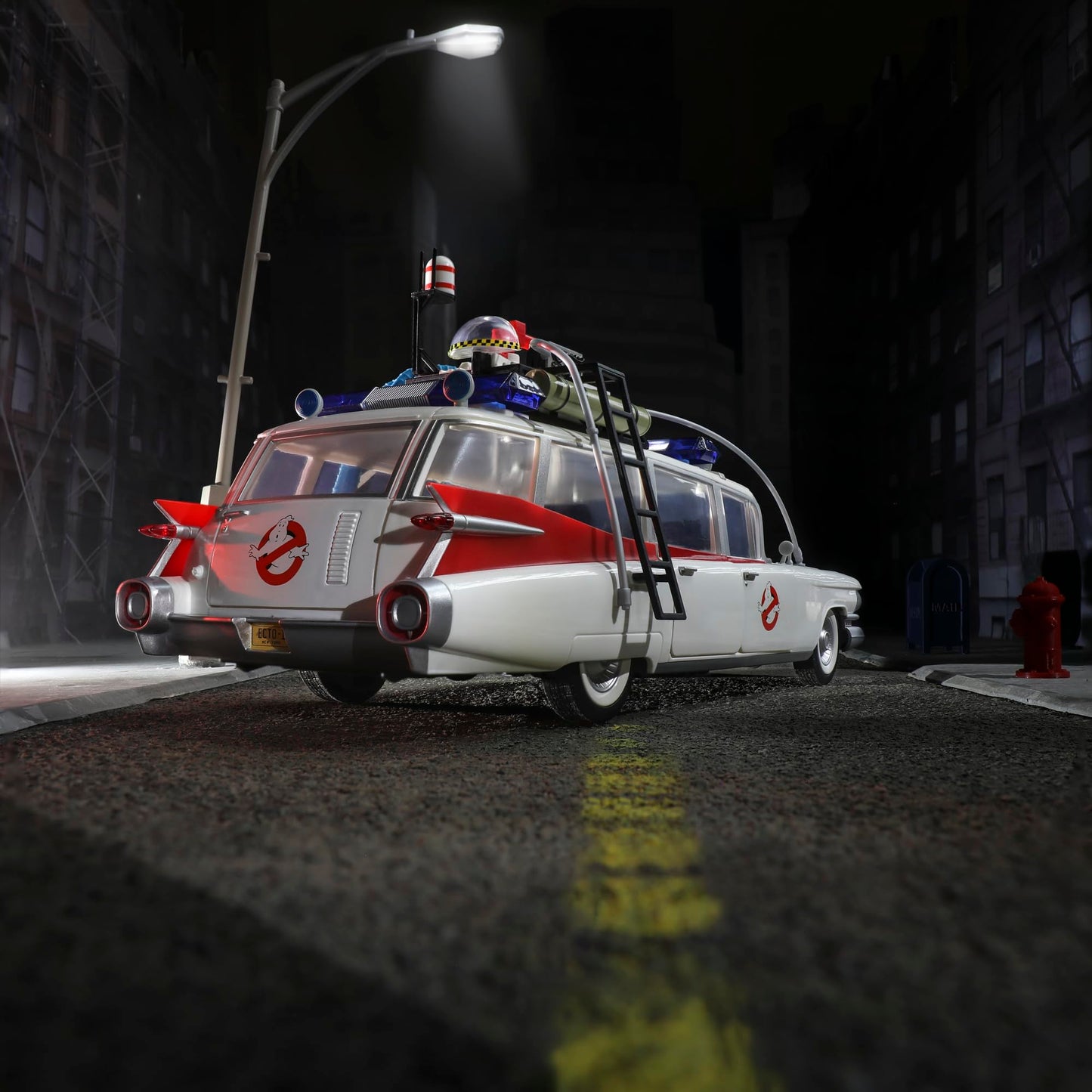 Hasbro Ghostbusters Plasma Series Ecto-1 (1984) 1:18 Scale Toy Car - Amazon Exclusive