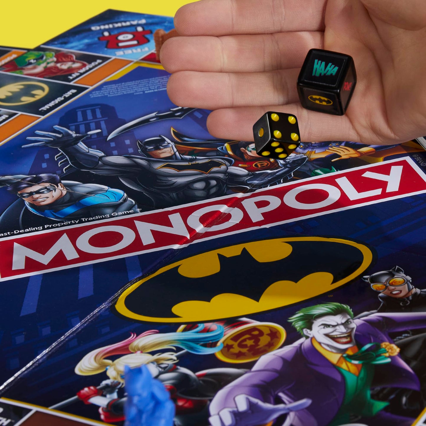 Hasbro Monopoly Batman Edition Board Game – Gotham City Strategy for 2–4 Players (Ages 8+)