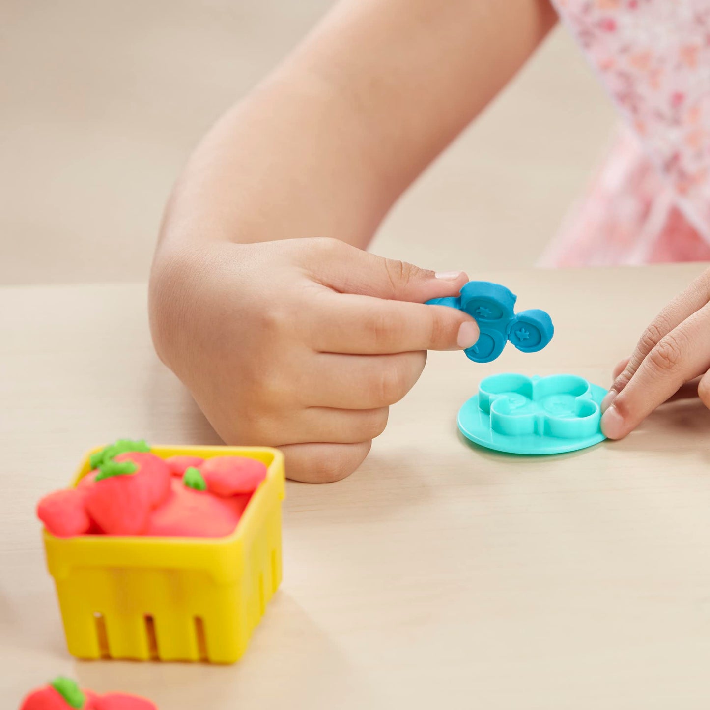 Hasbro Play-Doh Farmer's Market Kitchen Playset – 28 Accessories, 11 Colors | Preschool Toys