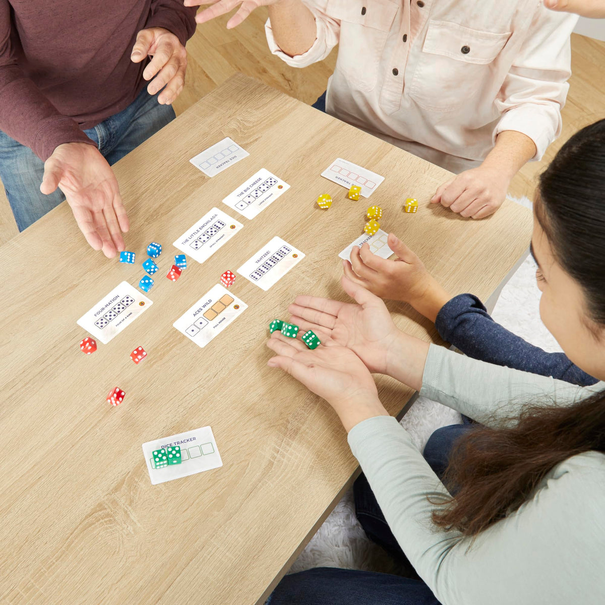 Hasbro Gaming Yahtzee Frenzy Dice & Card Game – Fast-Paced Family Party for 2–4 Players, Ages 8+