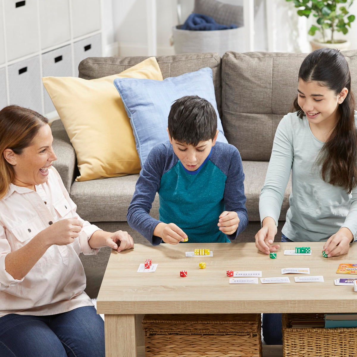 Hasbro Gaming Yahtzee Frenzy Dice & Card Game – Fast-Paced Family Party for 2–4 Players, Ages 8+