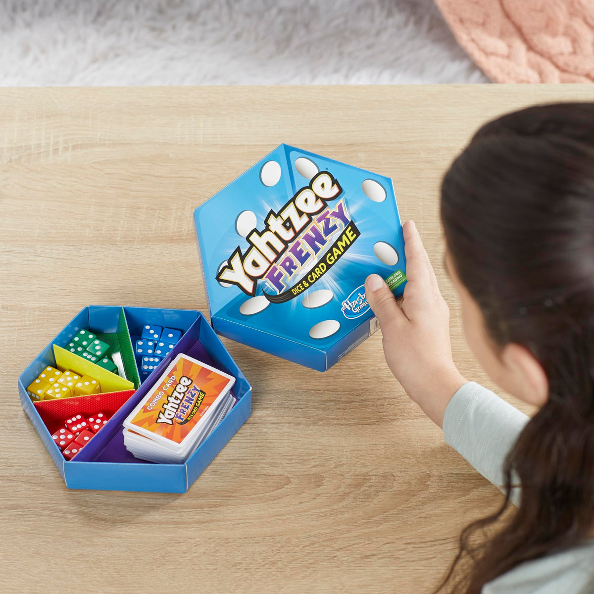 Hasbro Gaming Yahtzee Frenzy Dice & Card Game – Fast-Paced Family Party for 2–4 Players, Ages 8+