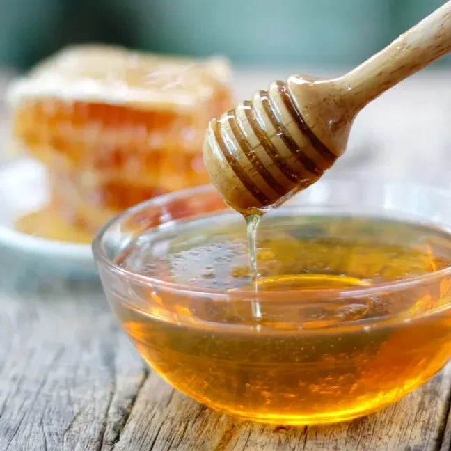 Beauty Formulas Honey and Almond Facial Scrub 5 oz / 150 ml - Exfoliating & Nourishing Facial Scrub for Radiant Skin