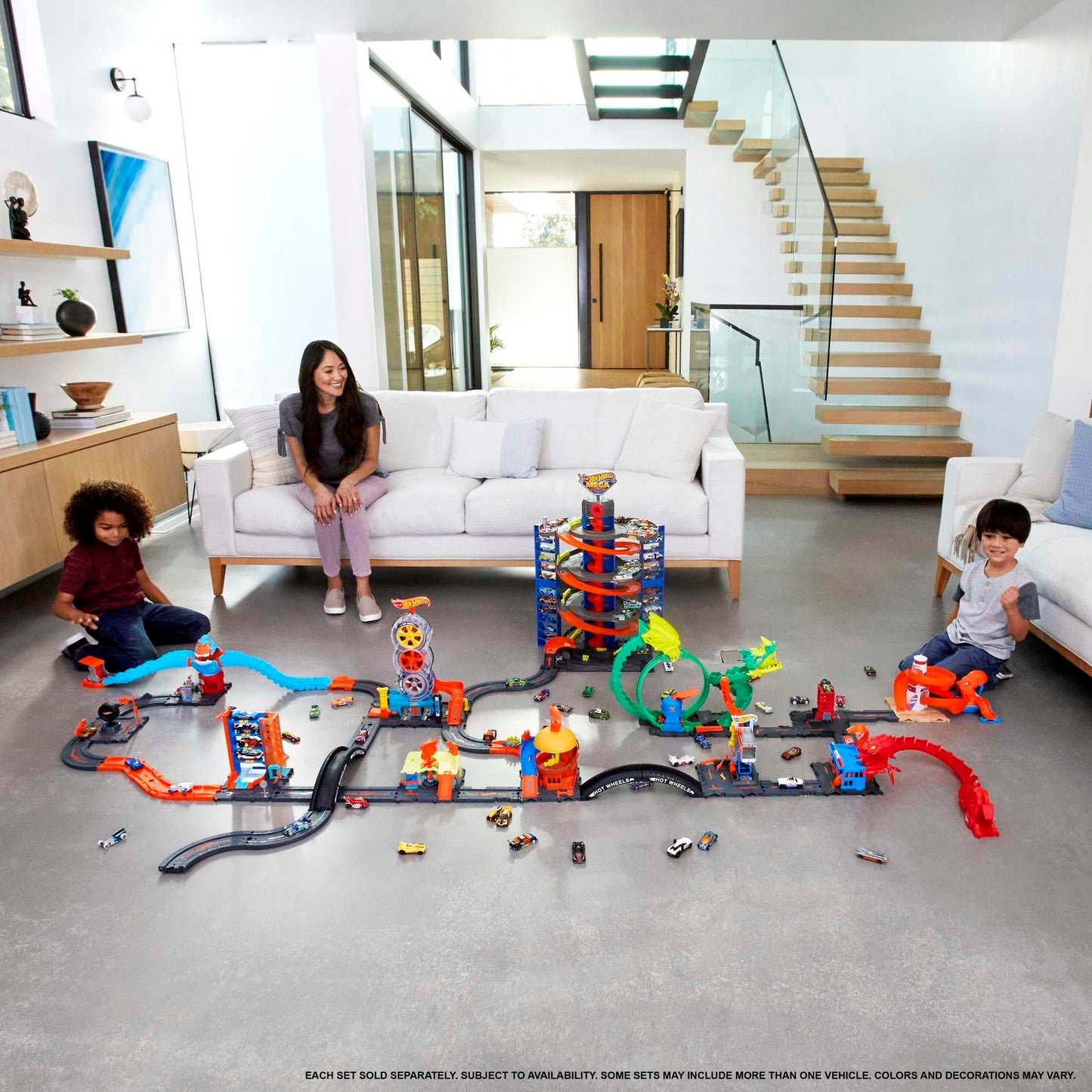 Hot Wheels BHT77 Car and Track Pack – Fast-Track Racing Set