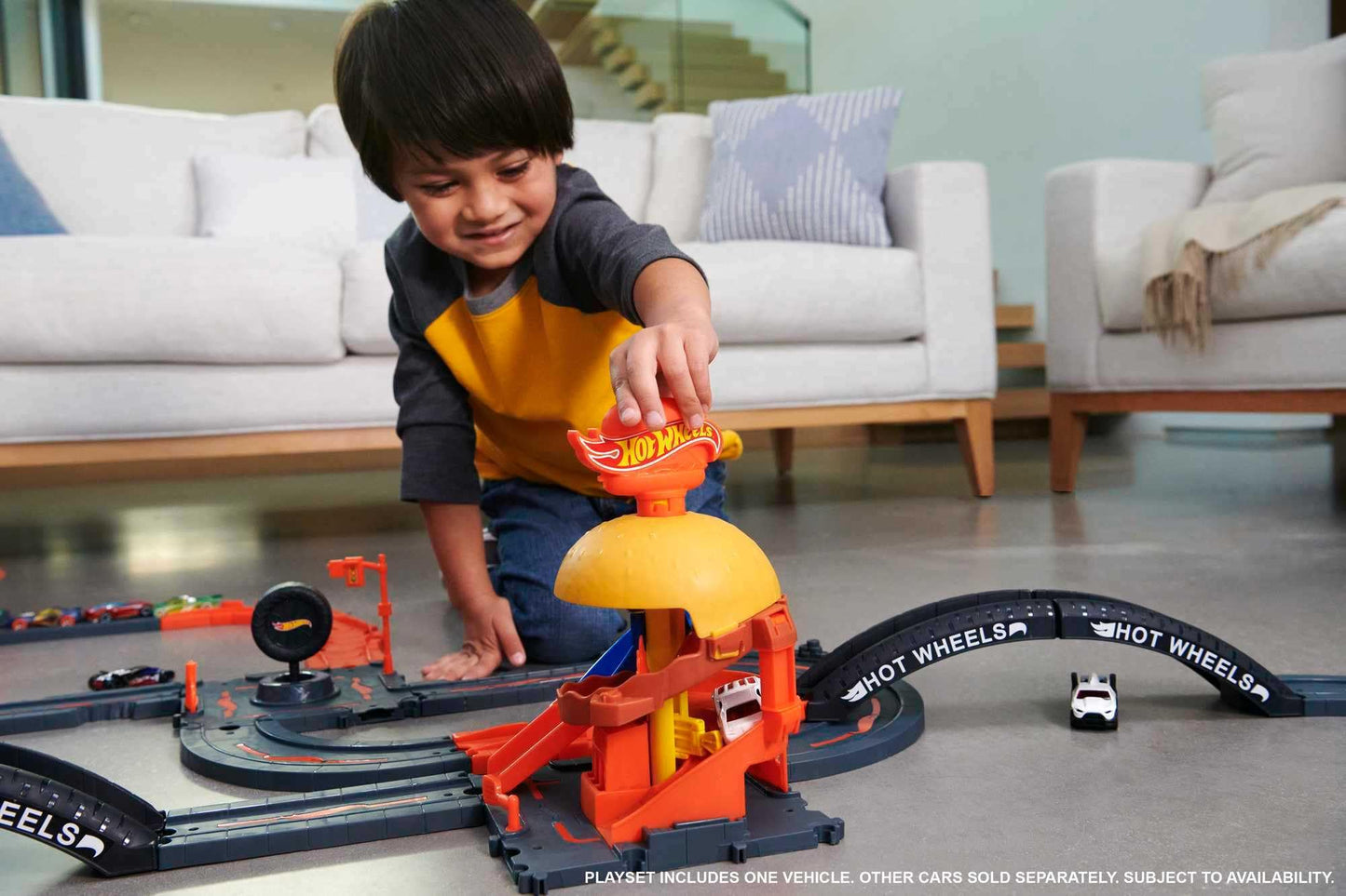 Hot Wheels City Burger Drive-Thru Playset with 1 Vehicle | Connects to Other Playsets & Tracks | Gift for Kids Ages 4 to 8