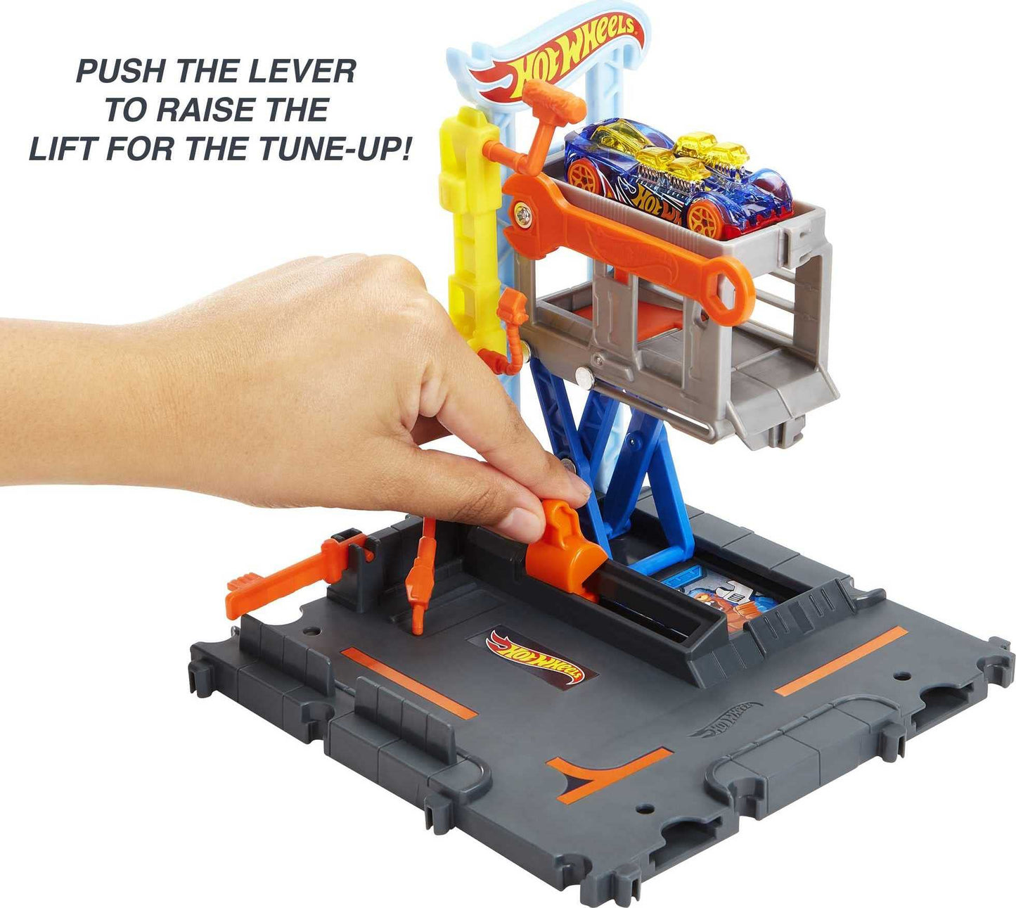 Hot Wheels City Downtown Repair Station Playset with 1:64 Vehicle & Lift