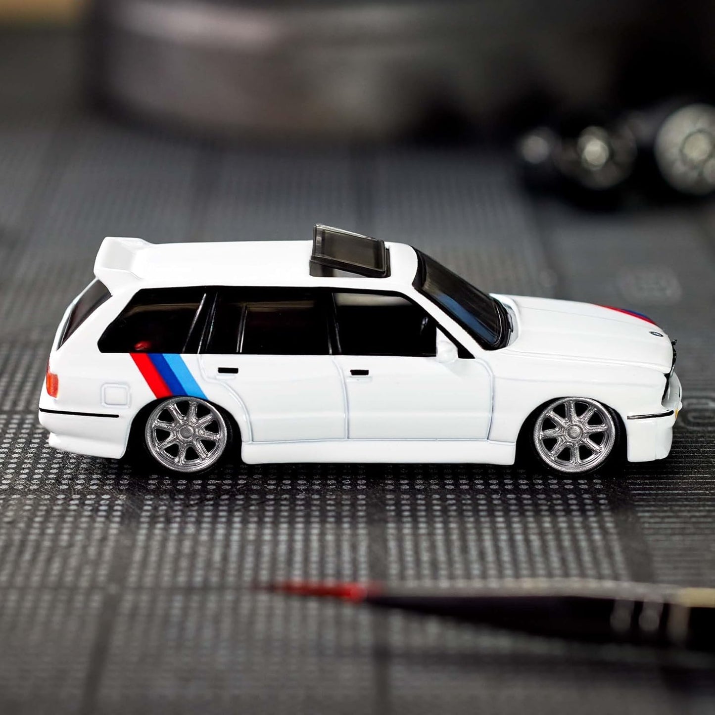 Hot Wheels Elite 64: 1990 BMW 318i Touring Collectors Edition