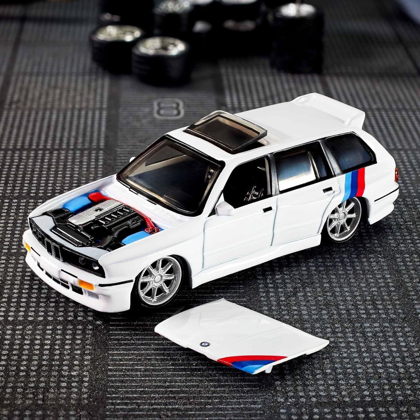 Hot Wheels Elite 64: 1990 BMW 318i Touring Collectors Edition