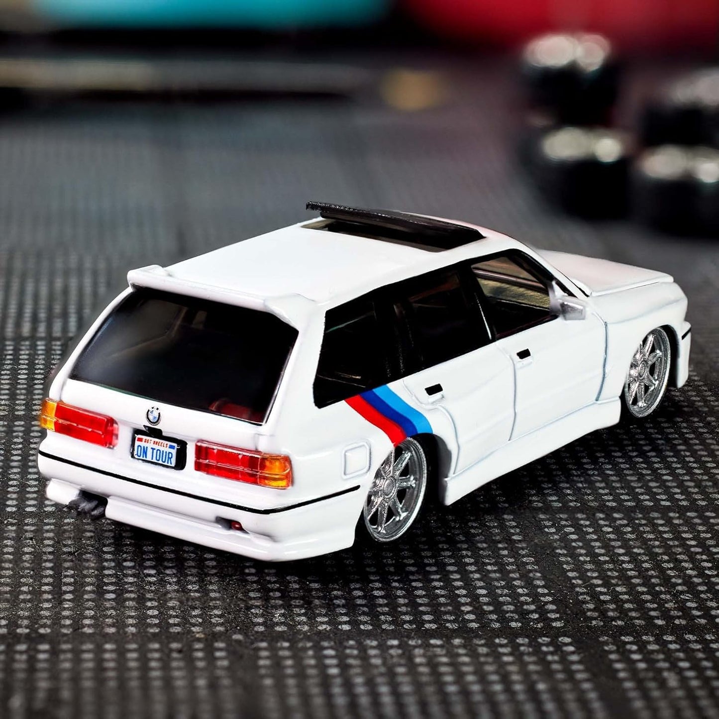 Hot Wheels Elite 64: 1990 BMW 318i Touring Collectors Edition