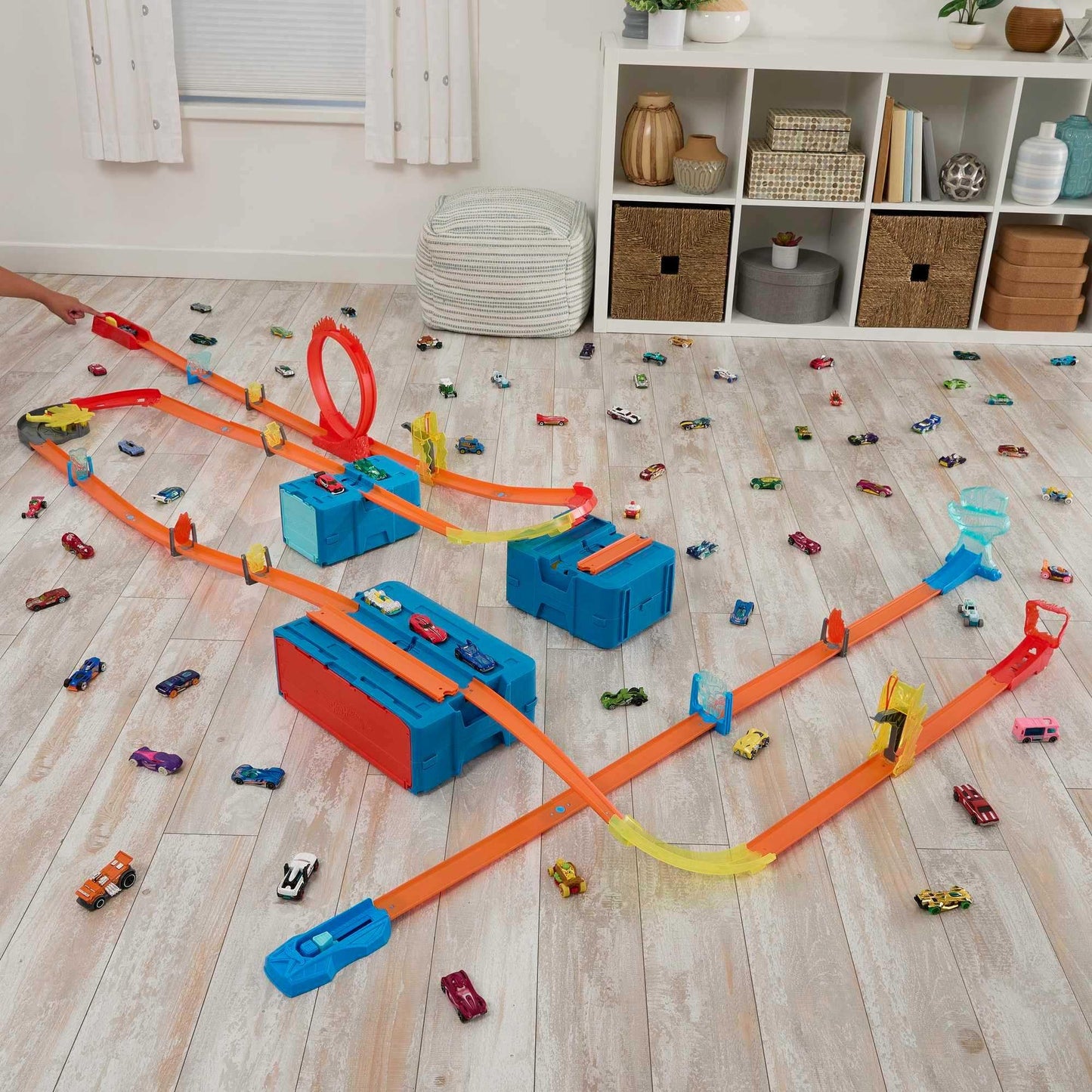 Hot Wheels Lightning Boost Pack: 12-Piece Track Builder Set + 1:64 Car in Modular Storage Container