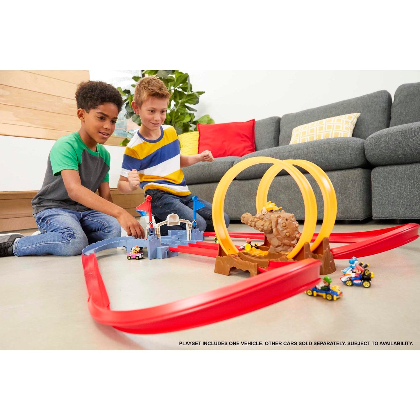 Hot Wheels Mario Kart Bowser's Castle Chaos Modular Track – Side-by-Side Racing & Bowser Figure | Ages 3+