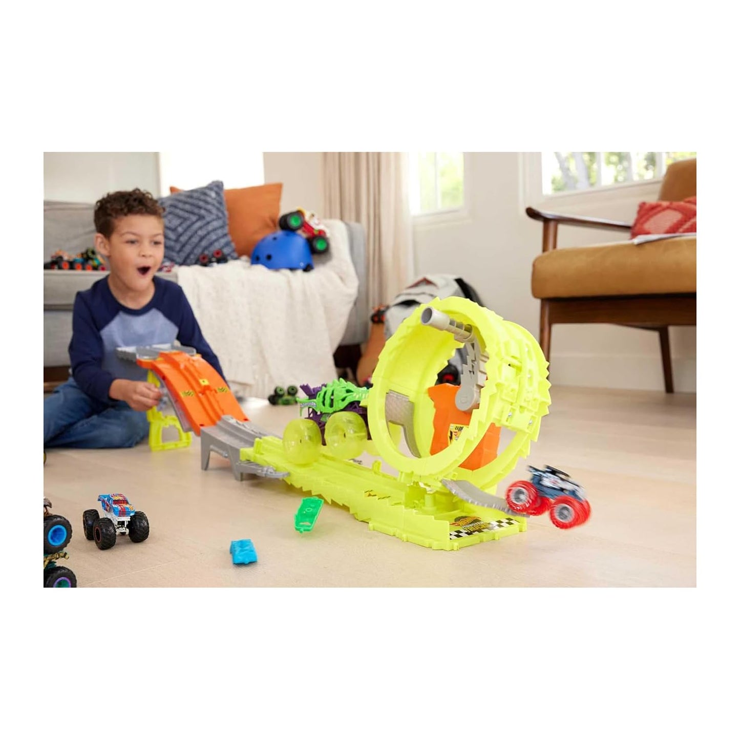 Hot Wheels Monster Trucks Track Set: Oversized Skelesaurus & Bone Shaker
