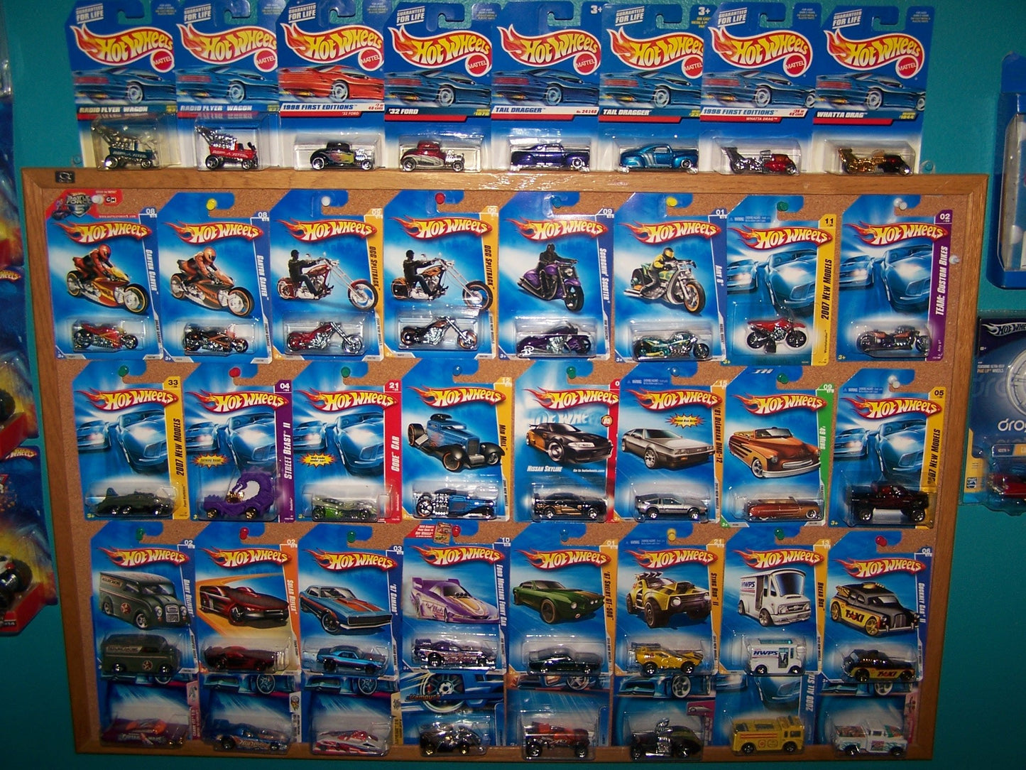 Hot Wheels Bundle of 25 Cars – 1:64 Die-Cast Collection Set