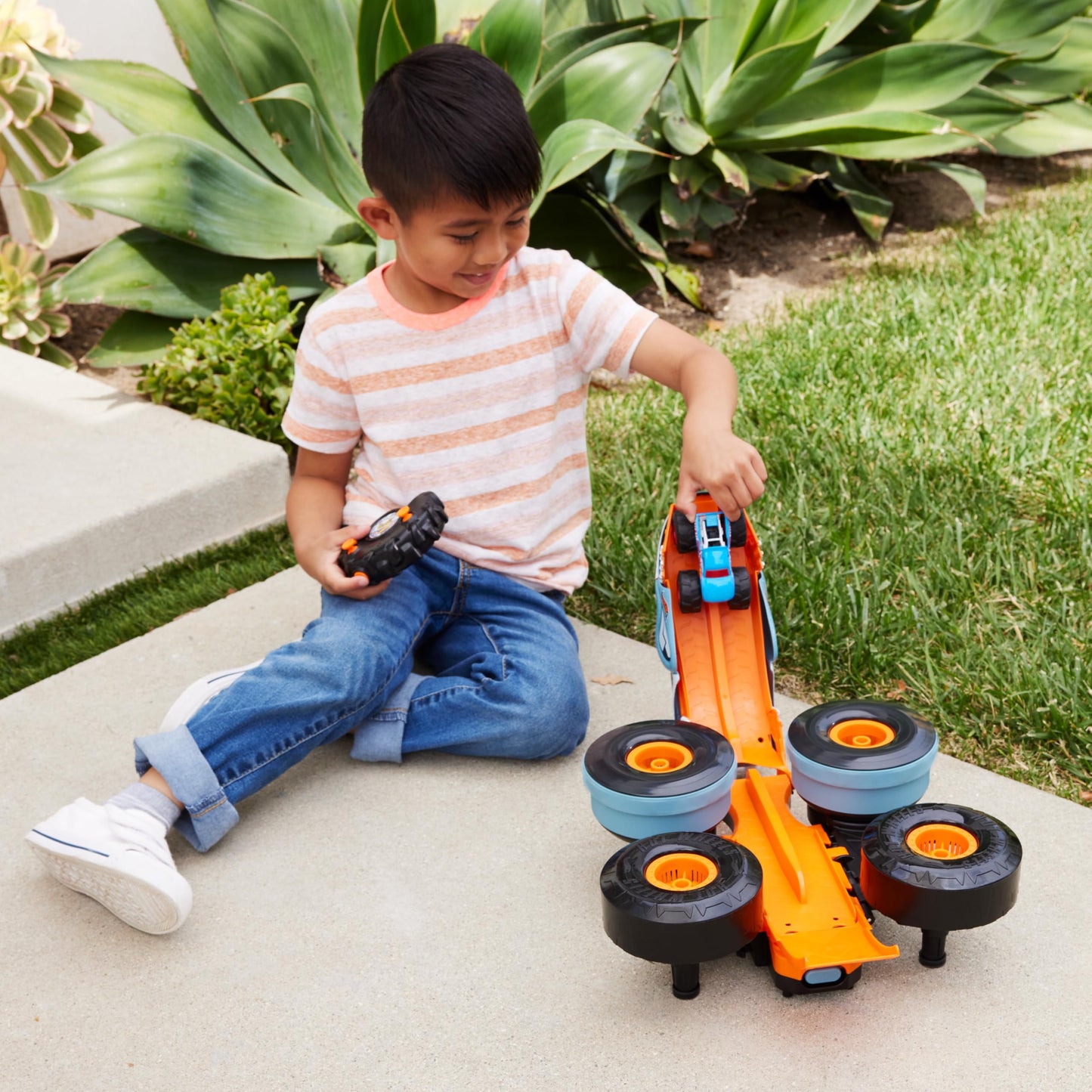 Hot Wheels Monster Trucks Transforming Rhinomite RC – 1:12 Scale with Booster Launcher for 1:64 Race Ace