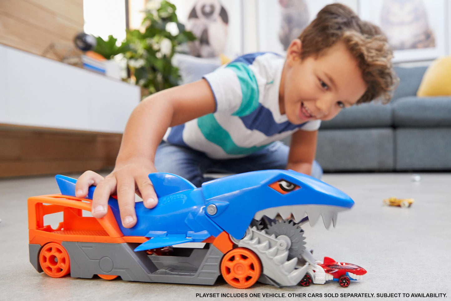 Hot Wheels Shark Chomp Transport Playset — 1:64 Scale Hauler with Belly Storage and Back Ramp